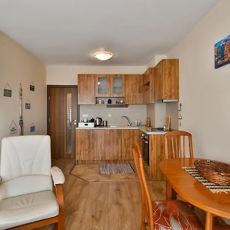Апартамент Area Retreat Ac & Wifi Варна